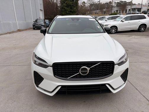 2023 Volvo XC60 Plus Dark Theme