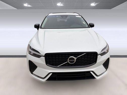 2023 Volvo XC60 Plus Dark Theme