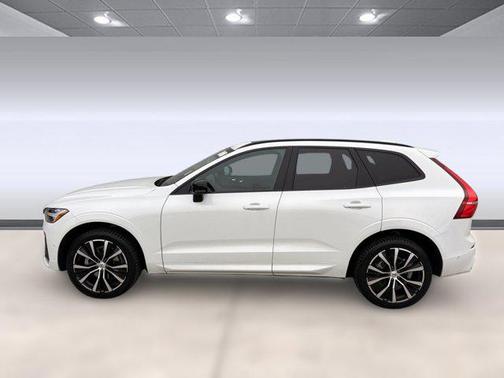 2023 Volvo XC60 Plus Dark Theme