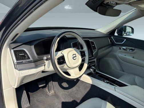 2020 Volvo XC90 T5 Momentum