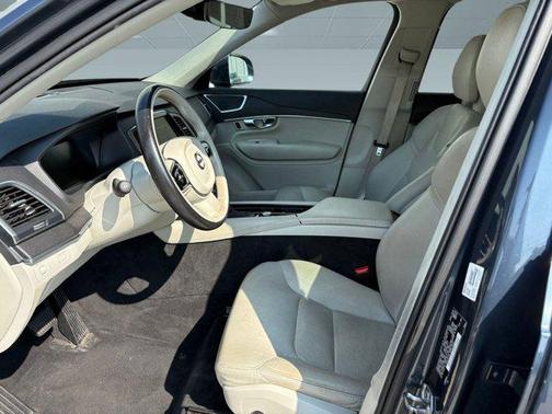 2020 Volvo XC90 T5 Momentum