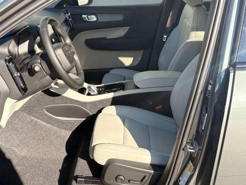 2026 Volvo XC40 B4 Plus