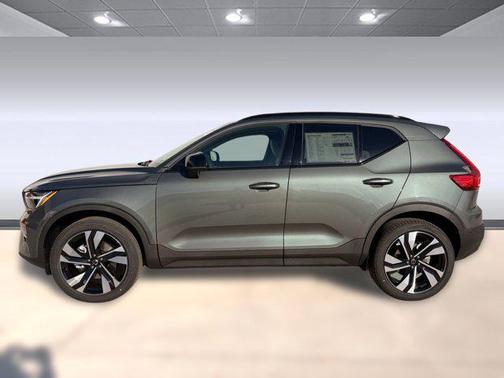 2026 Volvo XC40 B4 Plus