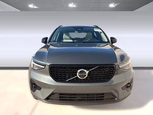 2026 Volvo XC40 B4 Plus