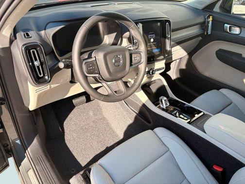 2026 Volvo XC40 B4 Plus