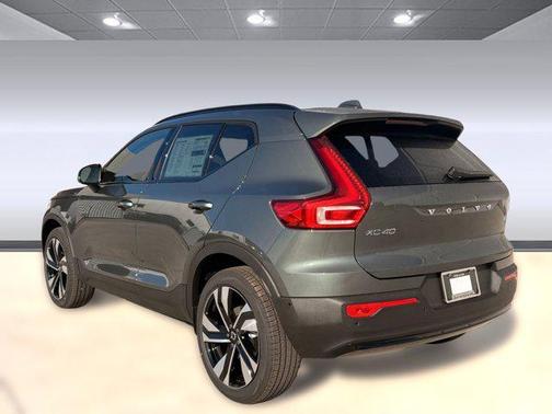 2026 Volvo XC40 B4 Plus
