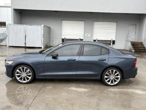 2021 Volvo S60 T5 Momentum