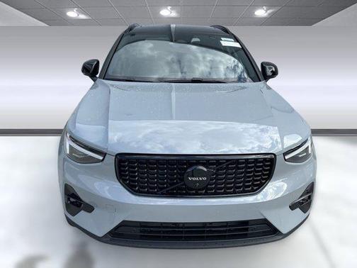 2026 Volvo XC40 B5 Ultra Black Edition