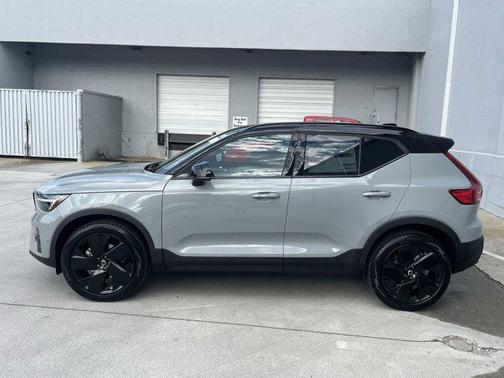 2026 Volvo XC40 B5 Ultra Black Edition