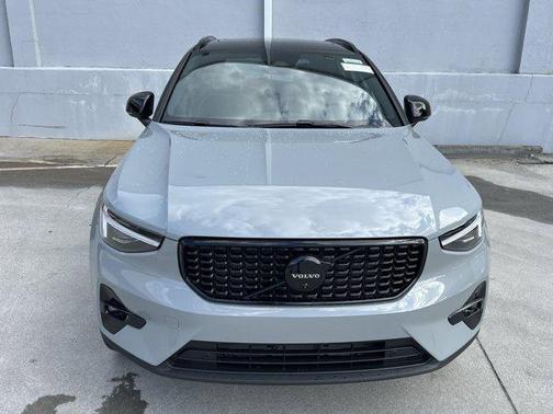 2026 Volvo XC40 B5 Ultra Black Edition