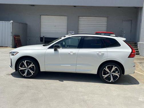 2025 Volvo XC60 B5 Ultra
