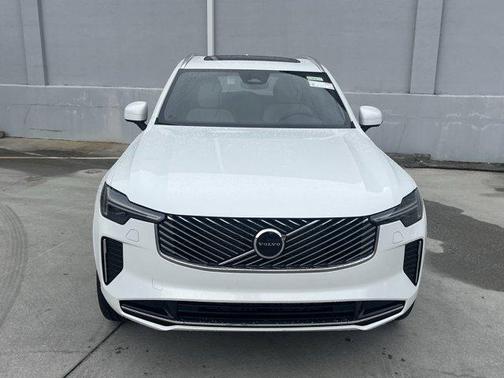 2025 Volvo XC90 B5 Core