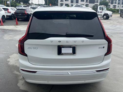 2025 Volvo XC90 B5 Core