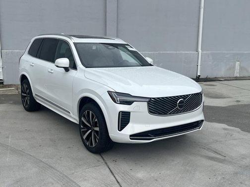 2025 Volvo XC90 B5 Core