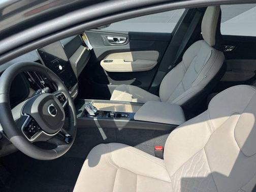 2026 Volvo XC60 B5 Core