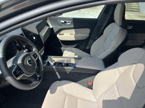2026 Volvo XC60 B5 Core