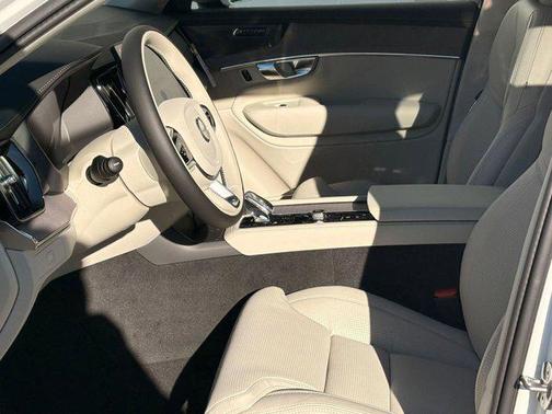 2026 Volvo XC90 Ultra, B6 AWD Gas (mild hybrid), Gasoline, Bright, 7 Seats