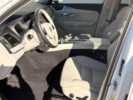 2024 Volvo XC90 B5 Core Bright Theme