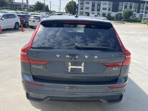 2023 Volvo XC60 B5 Plus Dark Theme