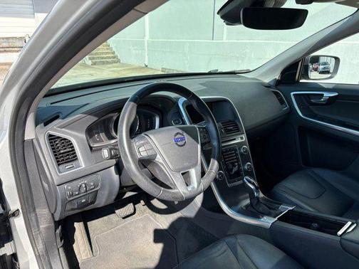 2016 Volvo XC60 T5 Drive-E Premier