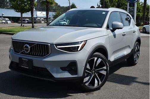 2025 Volvo XC40 Plus