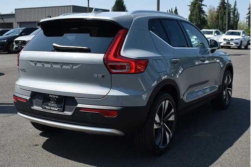 2025 Volvo XC40 Plus