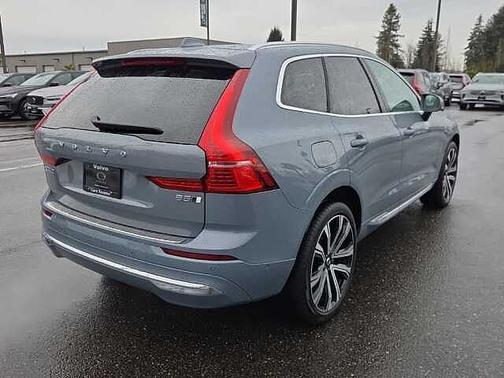 2023 Volvo XC60 B5 Ultimate Bright Theme