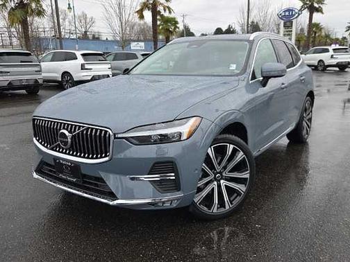 2023 Volvo XC60 B5 Ultimate Bright Theme