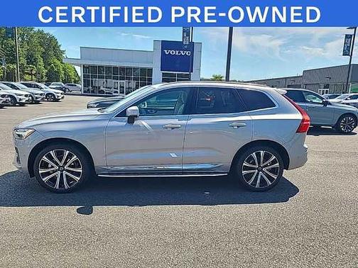Silver Dawn 2023 Volvo XC60 B5 Ultimate Bright Theme