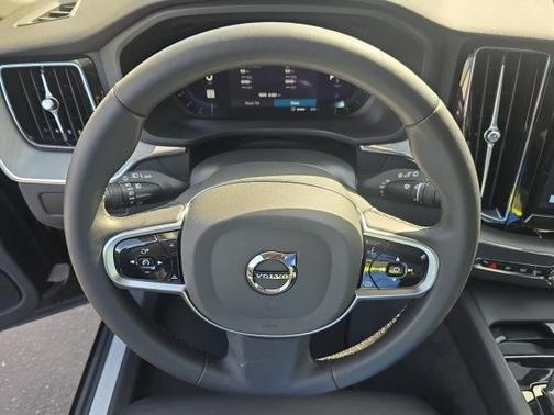 2025 Volvo XC60 Plus