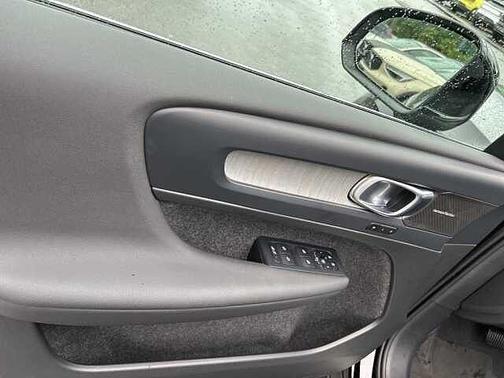 2024 Volvo XC40 Ultimate