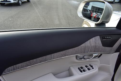 2024 Volvo XC90 Recharge Plug-In Hybrid T8 Plus Bright Theme 7 Passenger