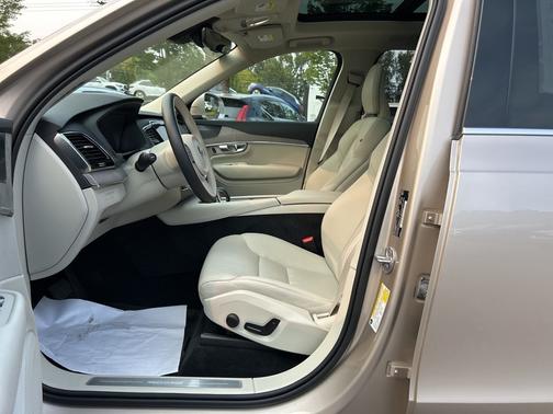 2024 Volvo XC90 Recharge Plug-In Hybrid T8 Plus Bright Theme 7 Passenger