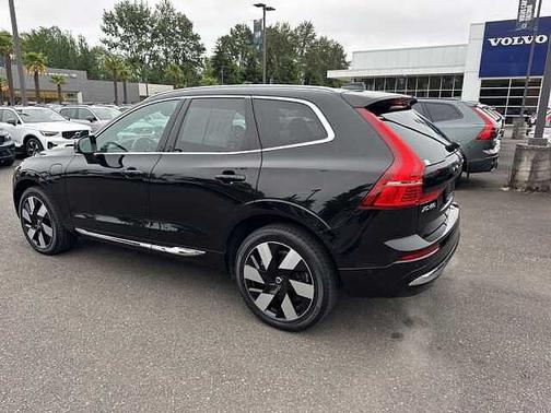 Onyx Black 2023 Volvo XC60 Plus