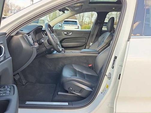2023 Volvo XC60 Plus