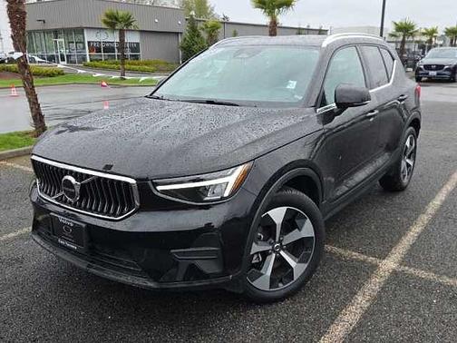 Onyx Black 2025 Volvo XC40 Core