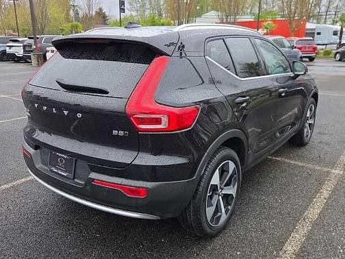 Onyx Black 2025 Volvo XC40 Core