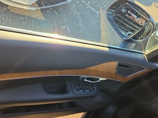 2023 Volvo XC90 B5 Plus