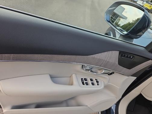 2023 Volvo XC90 B6 Plus 7-Seater