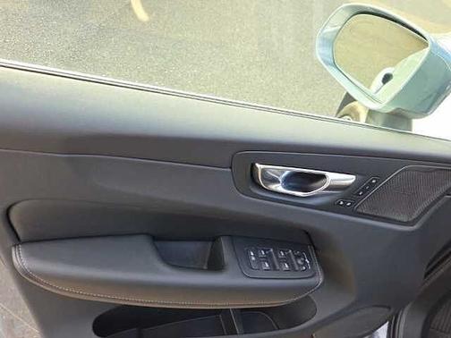 2023 Volvo XC60 B5 Ultimate Bright Theme