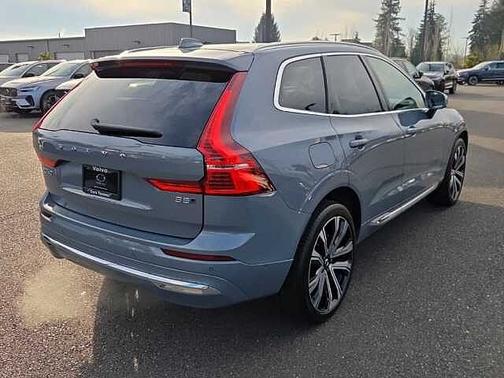 2023 Volvo XC60 B5 Ultimate Bright Theme