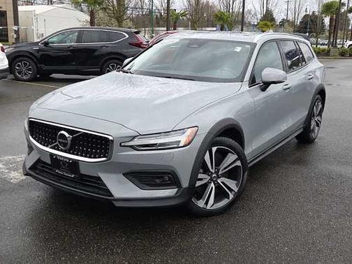 2025 Volvo V60 Cross Country Plus