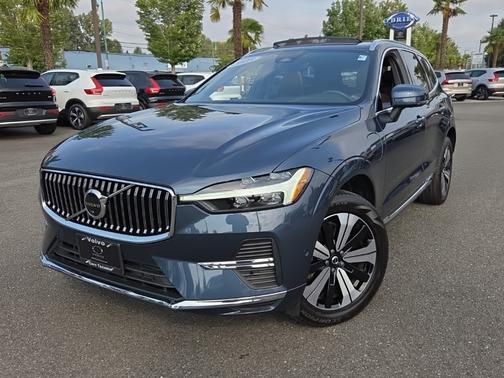 2023 Volvo XC60 Recharge Plug-In Hybrid T8 Plus Bright Theme