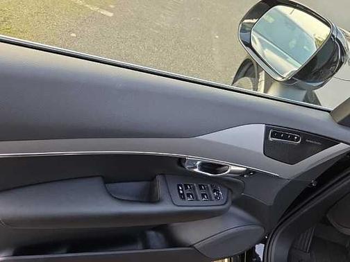 2023 Volvo XC90 Core