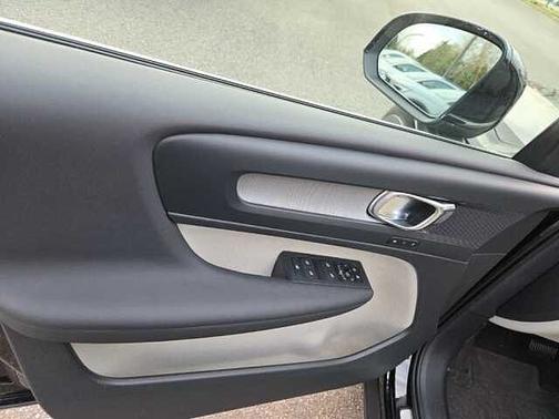 2023 Volvo XC40 Plus