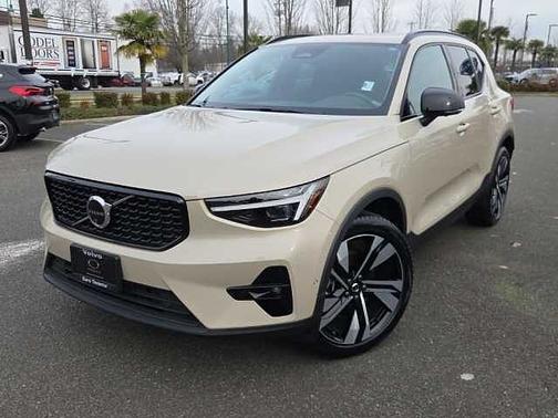 2025 Volvo XC40 Plus