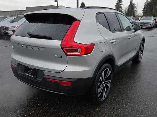 2025 Volvo XC40 Plus