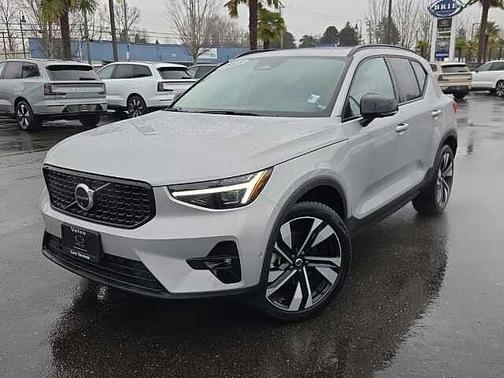 2025 Volvo XC40 Plus