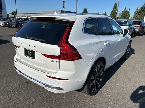2023 Volvo XC60 B6 Ultimate Bright Theme