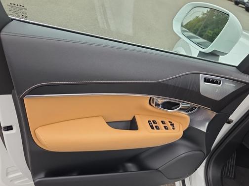 2022 Volvo XC90 Recharge Plug-In Hybrid T8 Inscription Extended Range 7P